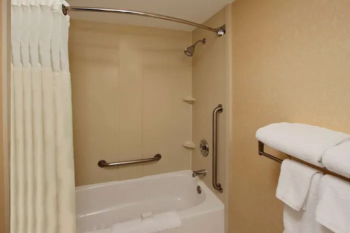DoubleTree by Hilton Hotel Mahwah 4