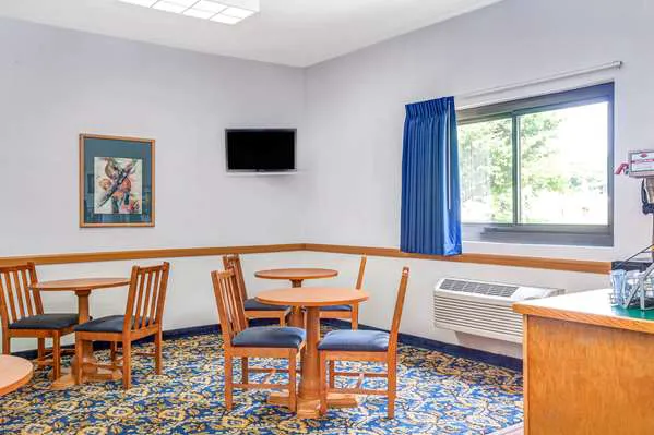 Super 8 by Wyndham Mahwah 4