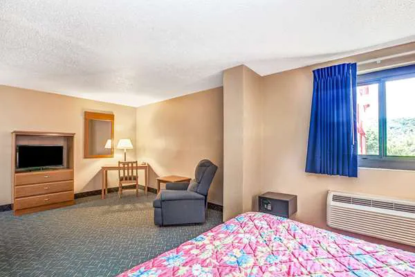 Super 8 by Wyndham Mahwah 4