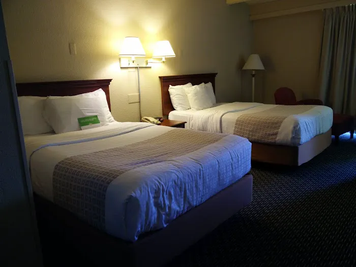 Days Inn by Wyndham Wayne 4