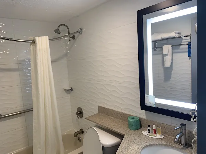 Days Inn by Wyndham Wayne 4