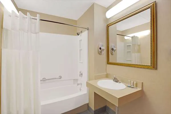 Travelodge by Wyndham Parsippany 5