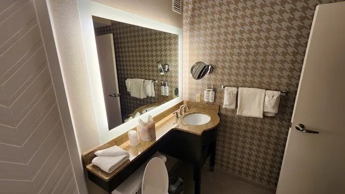 Holiday Inn & Suites Parsippany Fairfield by IHG 5