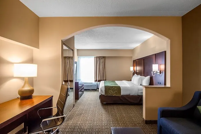 Comfort Suites at Woodbridge 4