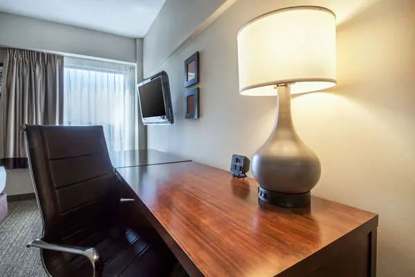 Comfort Suites at Woodbridge 4