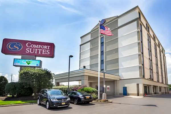 Comfort Suites at Woodbridge 4