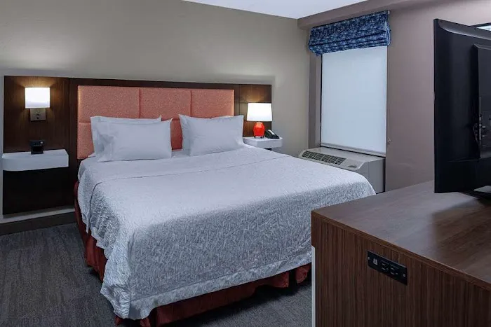 Hampton Inn Woodbridge 5