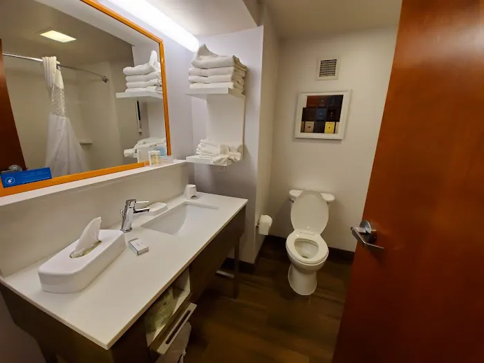 Hampton Inn Woodbridge 5