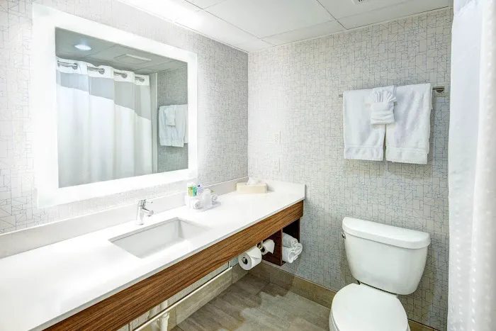 Holiday Inn Express & Suites Woodbridge by IHG 5