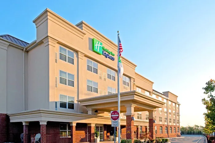 Holiday Inn Express & Suites Woodbridge by IHG 5
