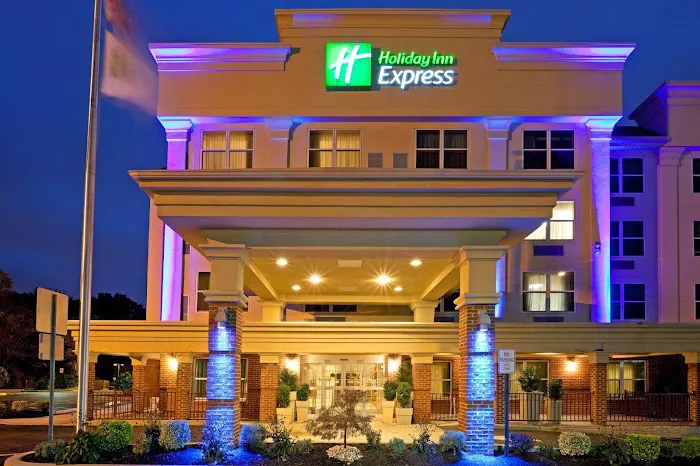 Holiday Inn Express & Suites Woodbridge by IHG 5