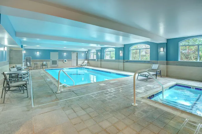 Holiday Inn Express & Suites Woodbridge by IHG 5