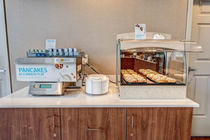 Holiday Inn Express & Suites Woodbridge by IHG 5