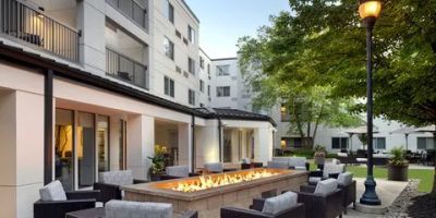 Courtyard Edison Woodbridge