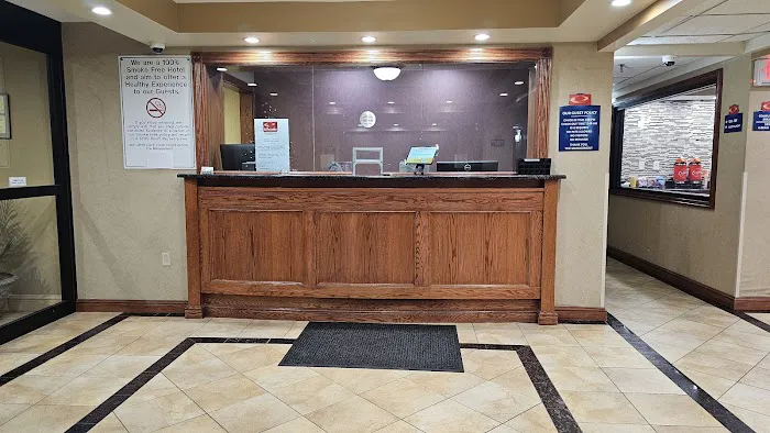Econo Lodge Woodbridge 5