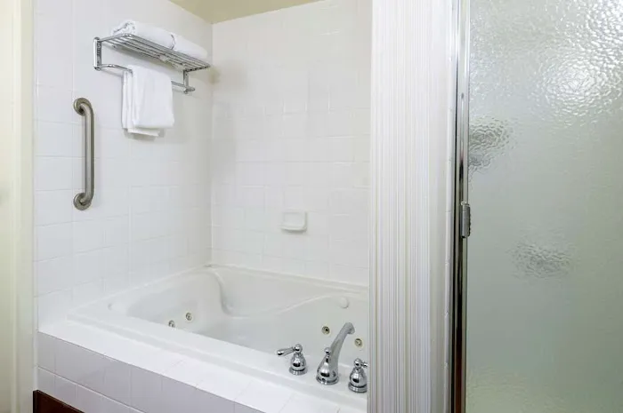 Hilton Garden Inn Edison/Raritan Center 4
