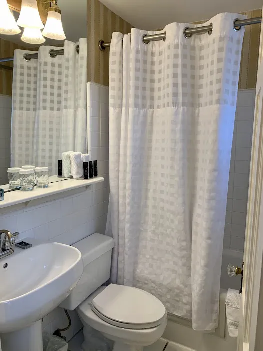 The Molly Pitcher Inn 4