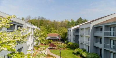 Courtyard Lincroft Red Bank