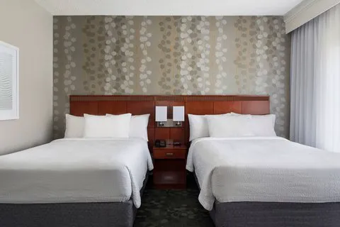 Courtyard Lincroft Red Bank 4