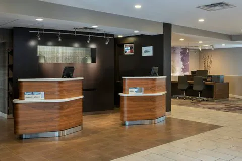 Courtyard Lincroft Red Bank 4