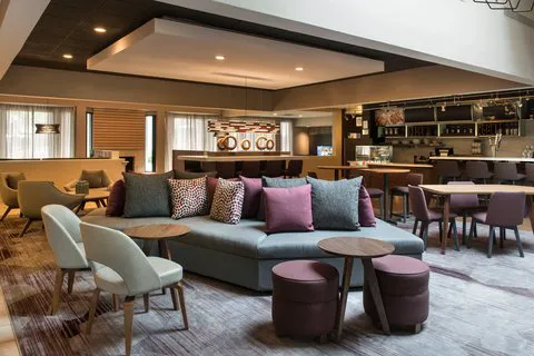 Courtyard Lincroft Red Bank 4