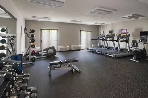 Courtyard Lincroft Red Bank 4