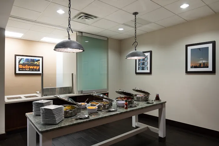 Holiday Inn Clark - Newark Area by IHG 4