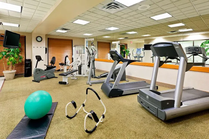 La Quinta Inn & Suites by Wyndham Garden City 4