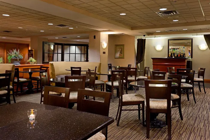 La Quinta Inn & Suites by Wyndham Garden City 4