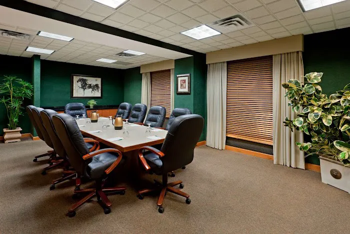 La Quinta Inn & Suites by Wyndham Garden City 4