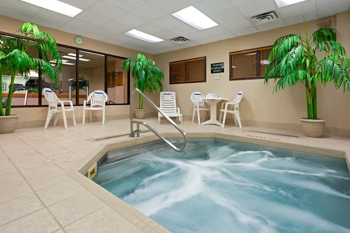 La Quinta Inn & Suites by Wyndham Garden City 4