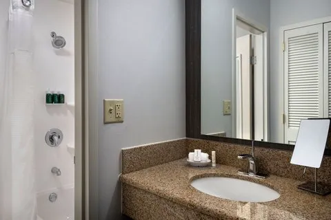 Courtyard Mahwah 4
