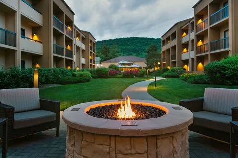 Courtyard Mahwah 4