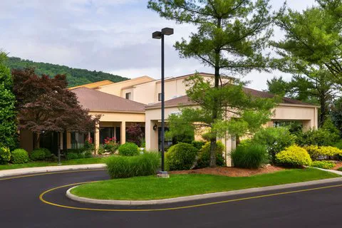 Courtyard Mahwah 4