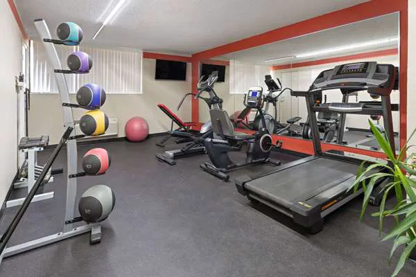 Ramada by Wyndham Parsippany 5