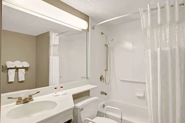 Ramada by Wyndham Parsippany 5