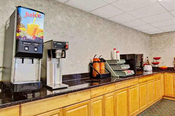 Ramada by Wyndham Parsippany 5