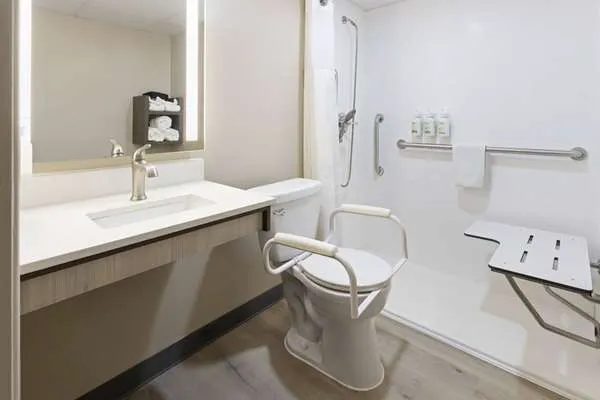 Ramada by Wyndham Parsippany 5