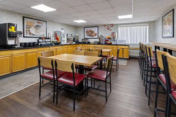 Ramada by Wyndham Parsippany 5