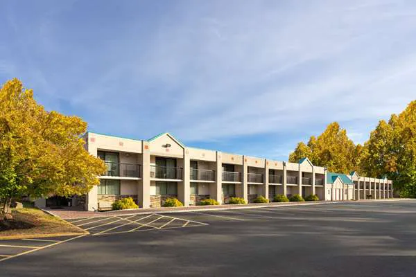 Ramada by Wyndham Parsippany 5