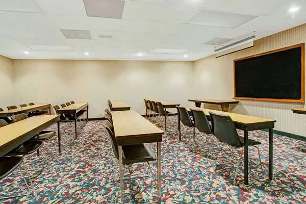 Days Inn by Wyndham Parsippany 5