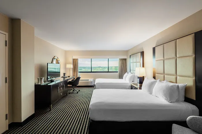 APA Hotel Woodbridge 5