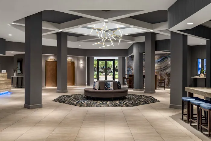 Crowne Plaza Edison, an IHG Hotel 4