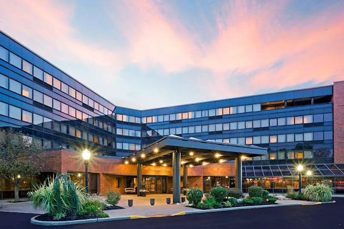 Crowne Plaza Edison, an IHG Hotel 4