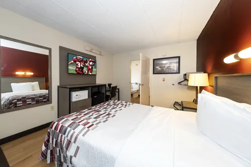 Red Roof Inn Edison 4