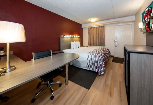 Red Roof Inn Edison 4