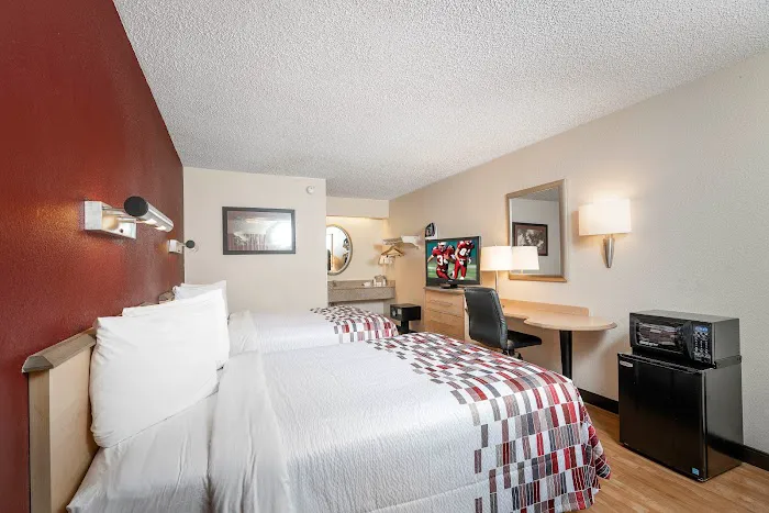 Red Roof Inn Edison 4