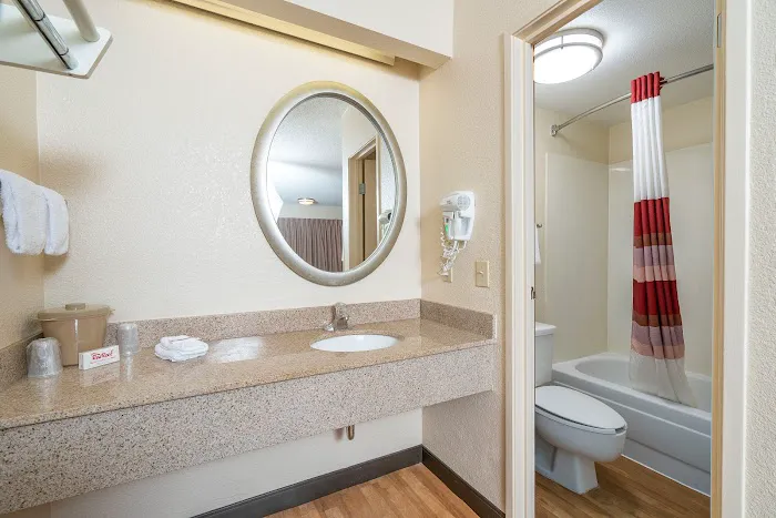 Red Roof Inn Edison 4
