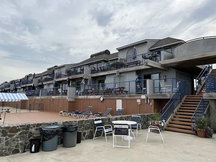 Driftwood Cabana Club 4