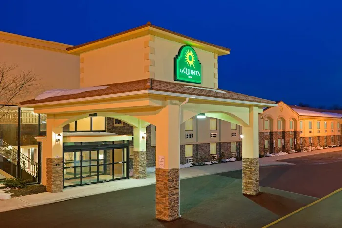 La Quinta Inn by Wyndham West Long Branch 4